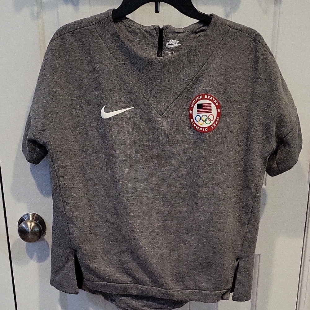 Nike Gray Sweatshirt Athletic Design